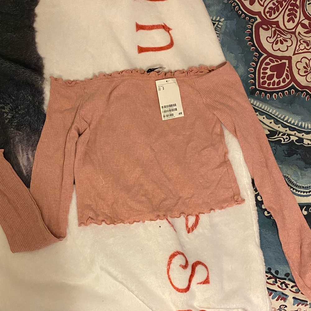 Off shoulder crop top long sleeve